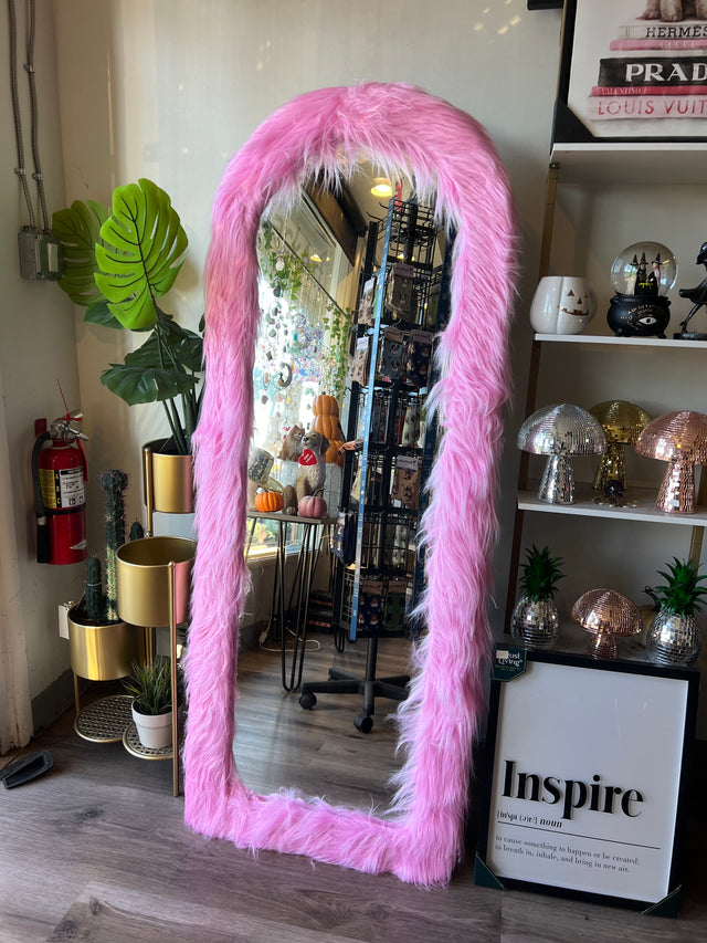 oJACKART Pink Arched Full Body Mirror 63 x24 inch Standing Full Length Floor Mirror Faux Fur fabric black pink bedroom vanity mirror home decor items